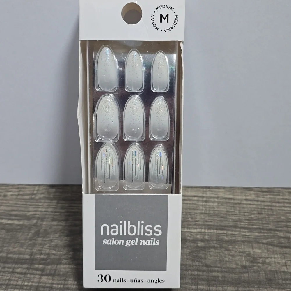 Dashing Diva NailBliss Salon Gel Nails Medium Length Brand New  - White Silver